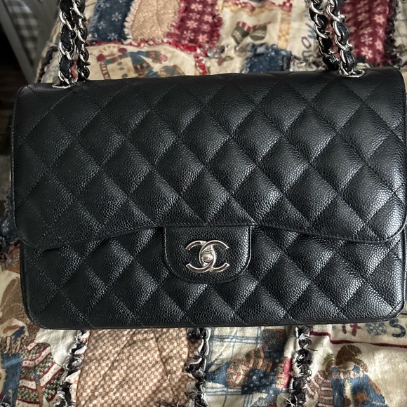 CHANEL Black Quilted Leather Shoulder Bag - Picture 1 of 6